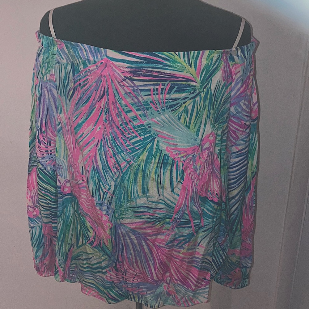Gorgeous silk Lilly Pulitzer top colorful  90%silk 10% spandex.